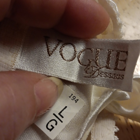NWOT VOGUE DESSOUS WHITE SATIN LACE GARTER LARGE - Picture 4 of 4